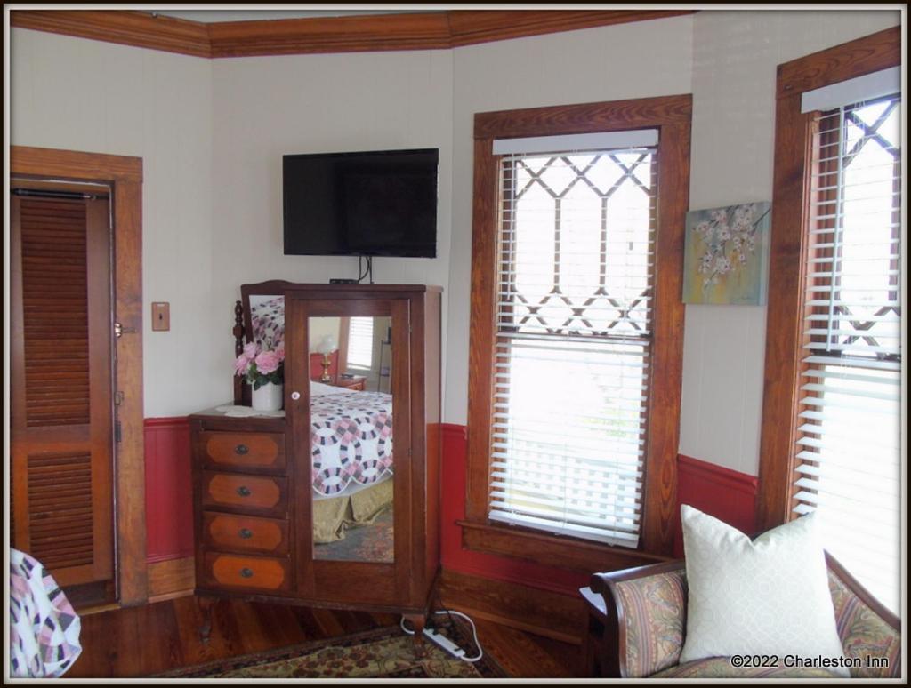 The Charleston Inn Hendersonville Nc Εξωτερικό φωτογραφία