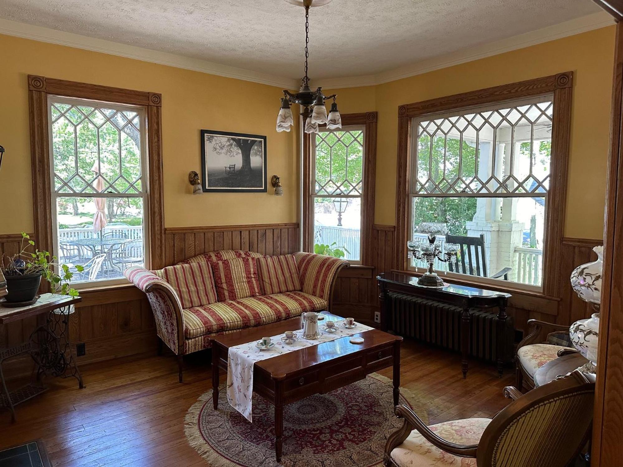The Charleston Inn Hendersonville Nc Εξωτερικό φωτογραφία