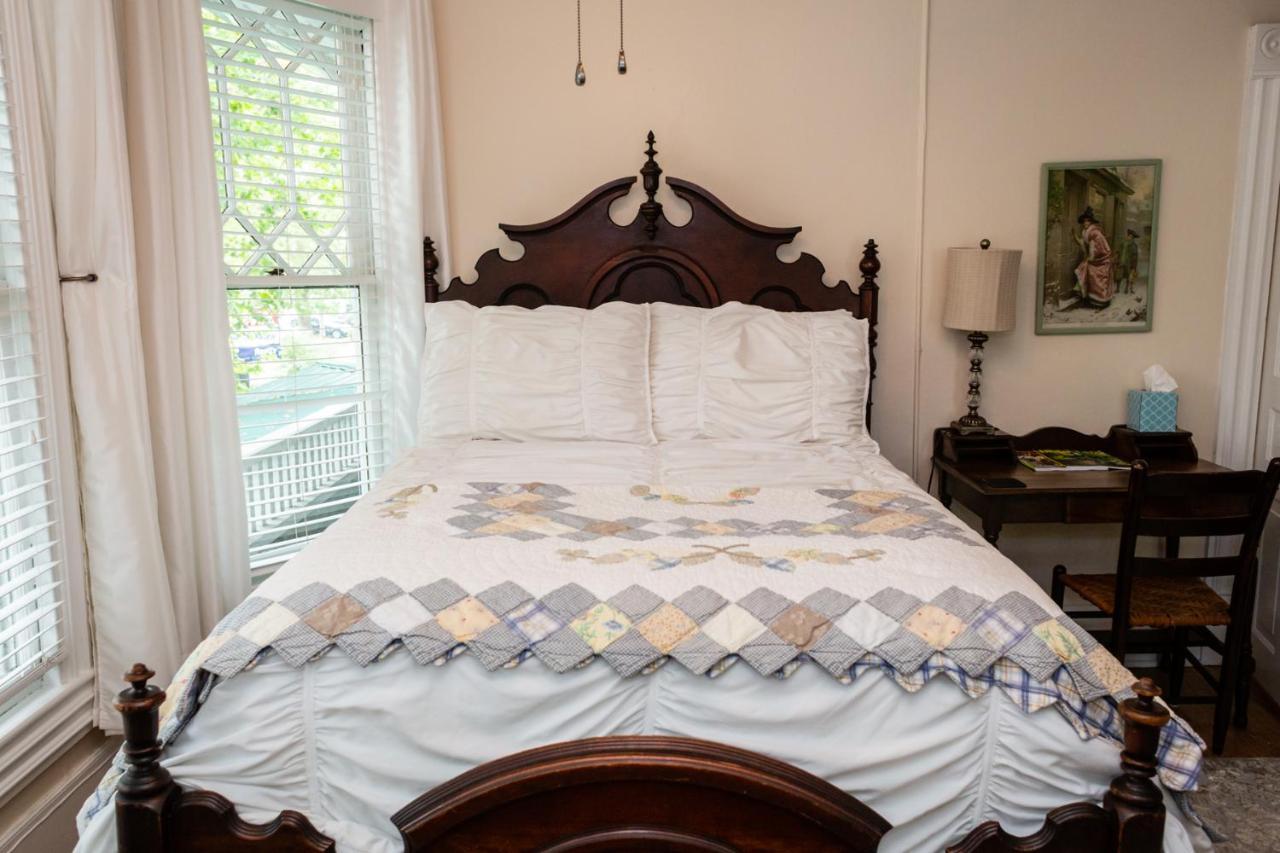 The Charleston Inn Hendersonville Nc Εξωτερικό φωτογραφία