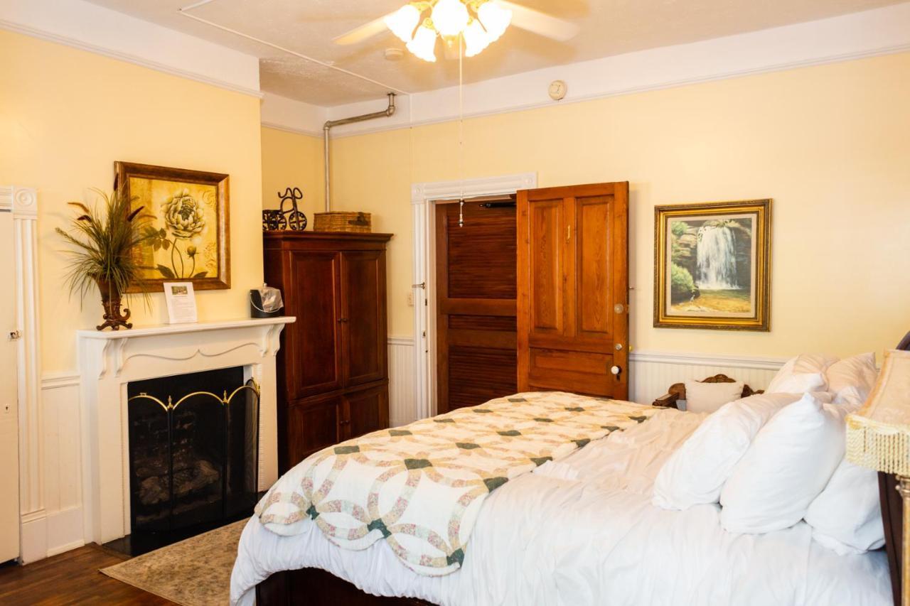 The Charleston Inn Hendersonville Nc Εξωτερικό φωτογραφία